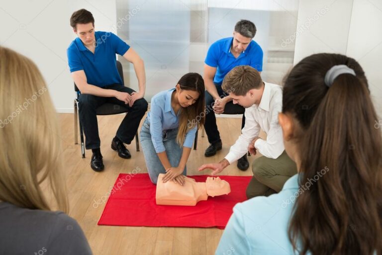 depositphotos_65675127-stock-photo-first-aid-training